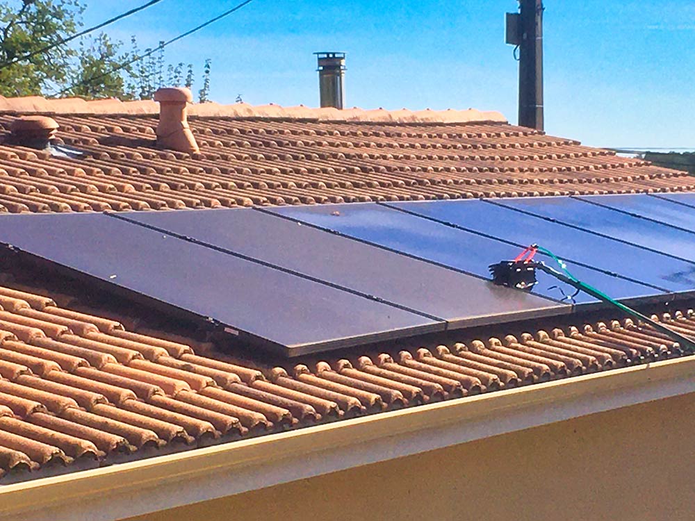 Nettoyage de panneaux photovoltaïques - NUISIBLE TOITURE SERVICES